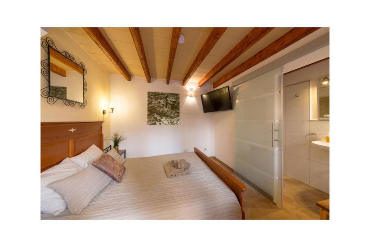 Boutique Hostal "Born53" Im Stadtkern Von Llucmajor, Mallorca Aparthotel Llucmajor  Esterno foto